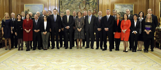 Los veinte nuevos vocales del Consejo General del Poder Judicial junto con los reyes, Mariano Rajoy, Jesús Posadas, Pío García Escudero y Alberto Ruiz-Gallardón