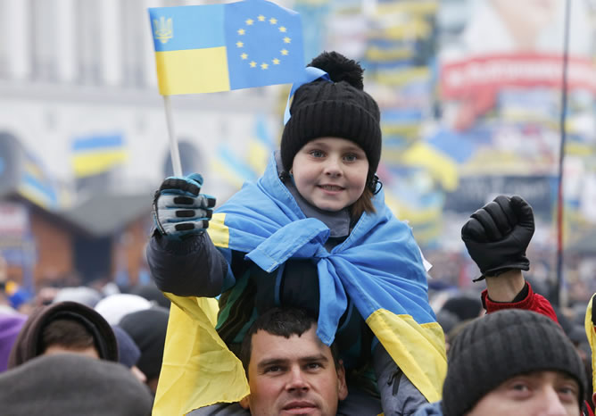 Manifestantes ucranianos pro-europeos en la Plaza de la Independencia de Kiev.