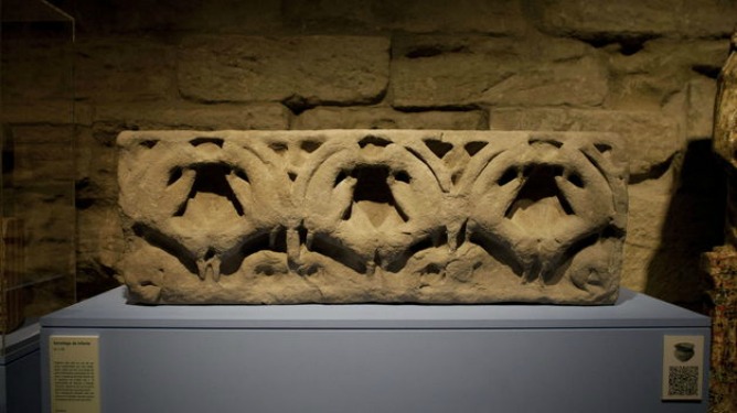 El sarcófago del panteón real del monasterio de Santa Cruz de la Serós (Huesca).