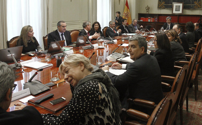 Vista general del pleno del Consejo General del Poder Judicial (CGPJ), recientemente renovado en sus veinte vocales, presidido por su presidente, Carlos Lesmes