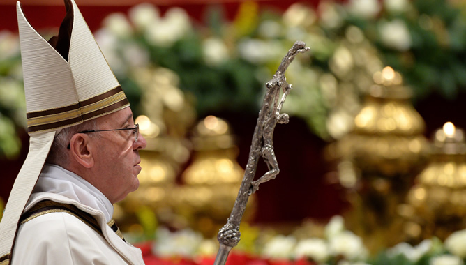 El papa Francisco oficia la tradicional Misa del Gallo, la primera de su pontificado