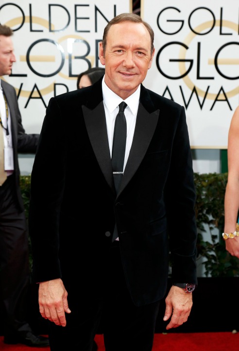 Kevin Spacey, nominado a mejor actor por su papel en 'House of Cards', muy elegante