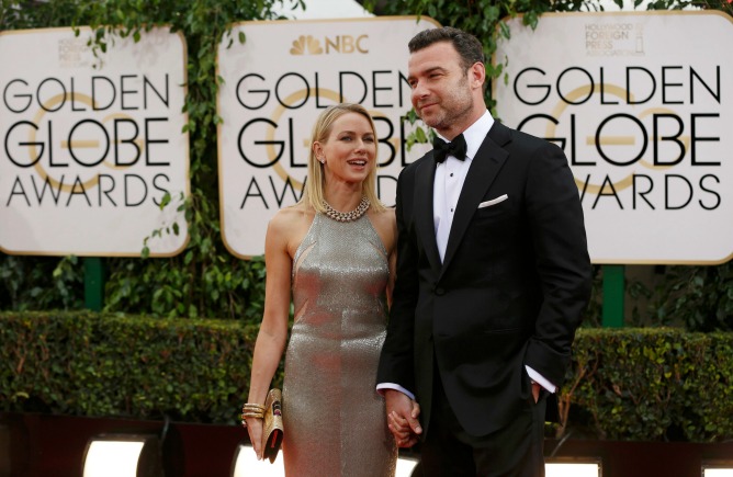 Muy correctos Naomi Watts y su marido Liev Schrieber en la alfombra roja