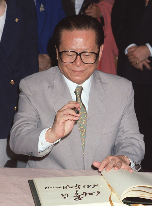 El expresidente de la República Popular China, Jiang Zemin, en una fotografía de archivo durante una visita a España en 1996
