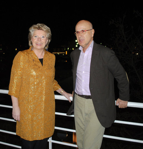 Josep Antoni Duran Lleida junto a la vicepresidenta de la Unión Europea, Viviane Reding, antes de la cena que mantuvieron el sábado en Barcelona