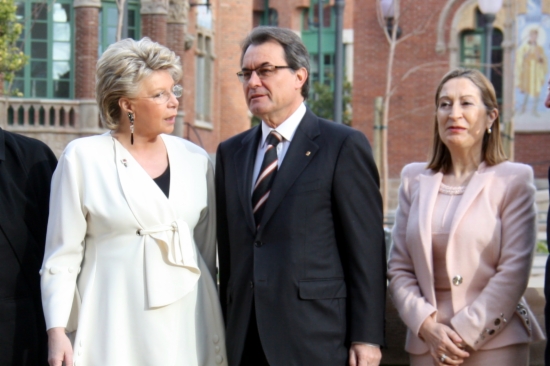 La vicepresidenta de la Comissió Europea, Vivienne Reding, el president de la Generalitat Artur Mas i la ministra de Transports, Ana Pastor