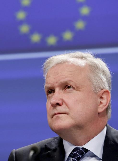 El vicepresidente de la Comisión Europea (CE) y titular de Economía, Olli Rehn, ofrece una rueda de prensa en la sede de la CE, en Bruselas