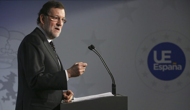 El presidente del Gobierno español, Mariano Rajoy, ofrece una rueda de prensa al término de la cumbre de la Unión Europea