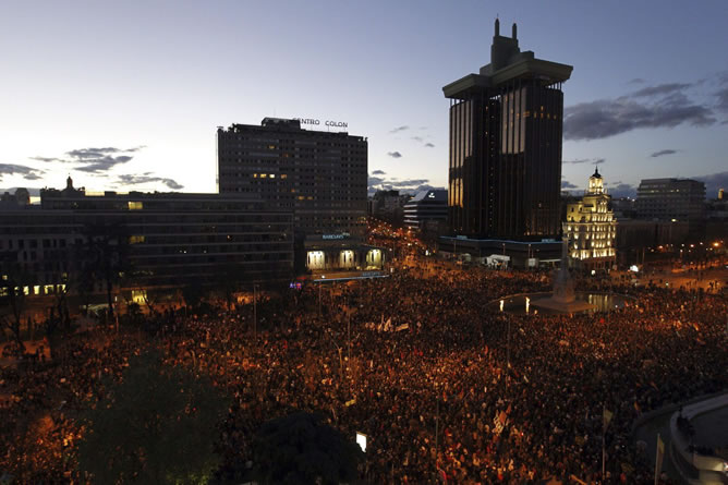 Multitudinaria manifestación en la plaza de Colón de Madrid