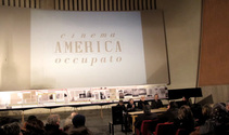 Una de las asambleas en el Cinema America