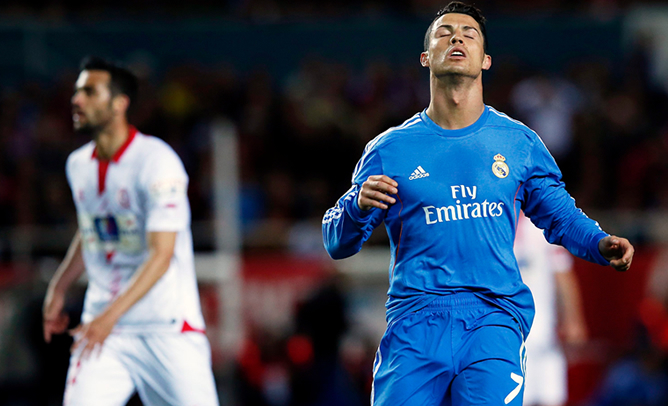 Cristiano Ronaldo se lamenta por una ocasión perdida en el Sánchez Pizjuán.