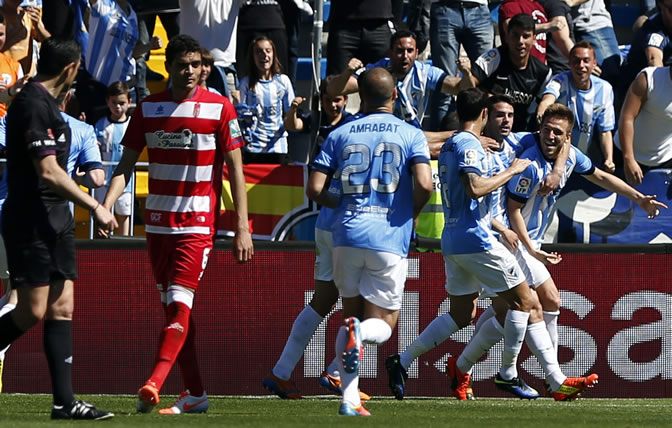 Camacho celebra su primer gol al Granada