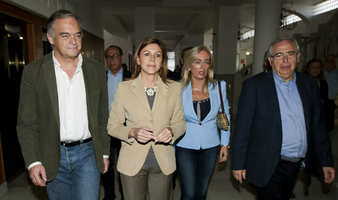 María Dolores de Cospedal junto a Esteban González Pons y el presidente de Melilla, Juan José Imbroda,  a su llegada a la convención del PP en Melilla