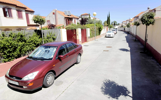 Vista de la calle Garganta de Buitreras de Jerez de la Frontera (Cádiz), donde una mujer de 42 años ha muerto presuntamente a manos de su marido, de 44, que después ha intentado quitarse la vida.
