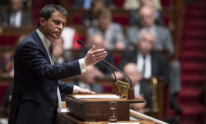 El primer ministro francés, Manuel Valls, pronuncia su discurso ante la Asamblea Nacional