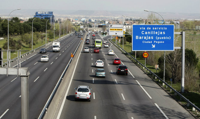 Vista general de la carretera de Barcelona (A-2) en dirección salida de Madrid en el inicio de la operación salida con motivo de la Semana Santa en 2008 (Imagen de archivo)