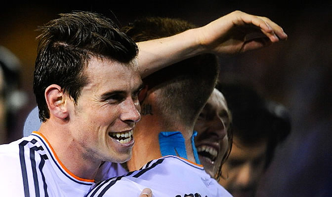 Bale se abraza con Ramos en Mestalla