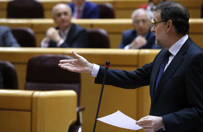 El presidente del Gobierno, Mariano Rajoy, interviene durante la sesión de control al Gobierno celebrada por el pleno del Senado, en Madrid