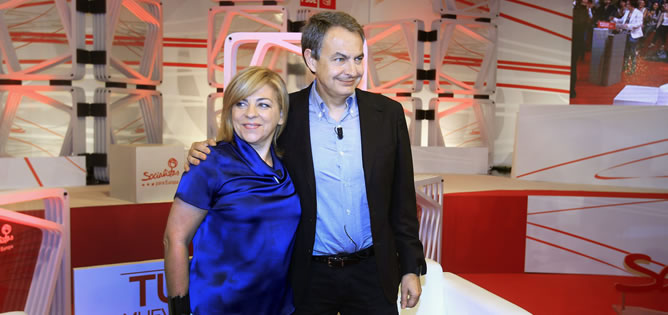 La candidata del PSOE al Parlamento Europeo, Elena Valenciano, y el expresidente del Gobierno José Luis Rodríguez Zapatero.