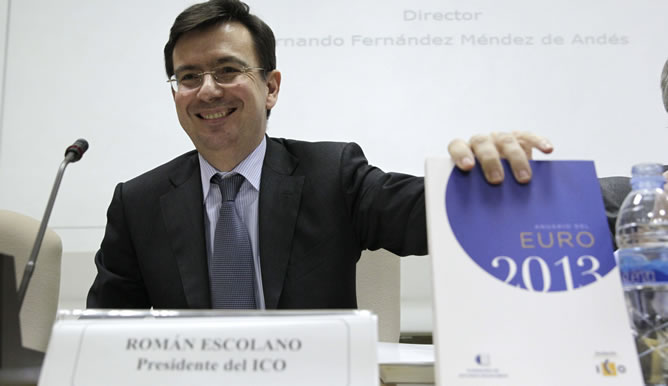 El presidente del ICO, Román Escolano, durante la presentación del Anuario del Euro 2013.