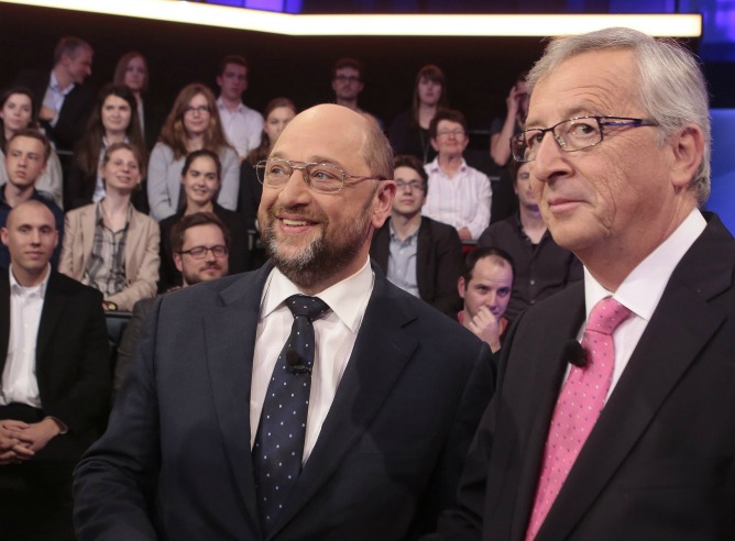 El candidato del Partido Popular Europeo a la presidencia de la Comisión Europea, Jean-Claude Juncker, y su rival del Partido de los Socialistas Europeos, Martin Schulz.
