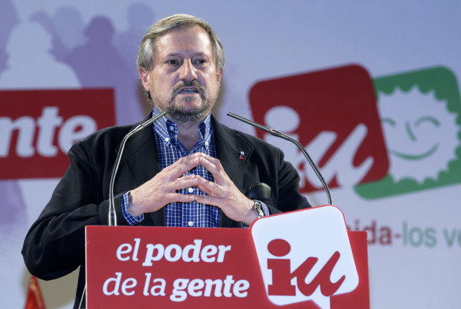 El candidato de IU al Parlamento Europeo, Willy Meyer, durante su intervención este domingo en un acto de campaña en Zaragoza