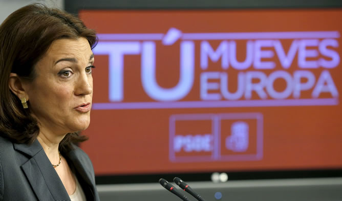 La portavoz del PSOE en el Congreso, Soraya Rodríguez, durante la rueda de prensa en la sede del partido en Ferraz.