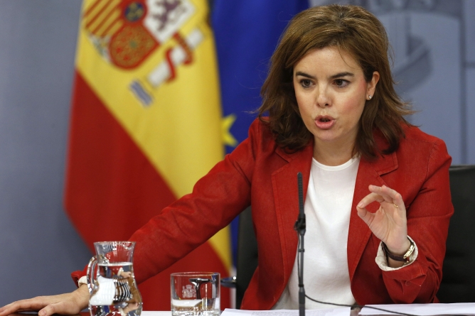 La vicepresidenta del Gobierno, Soraya Sáenz de Santamaría, durante la rueda de prensa ofrecida tras la reunión del Consejo de Ministros