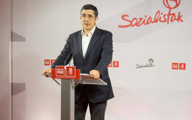 El secretario general del PSE, Patxi López, renuncia a liderar a los socialistas vascos tras los malos resultados electorales del pasado domingo