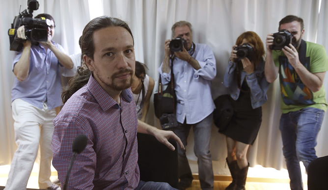 El eurodiputado electo y portavoz de Podemos, Pablo Iglesias, al comienzo esta mañana de la rueda de prensa en el Círculo de Bellas Artes de Madrid