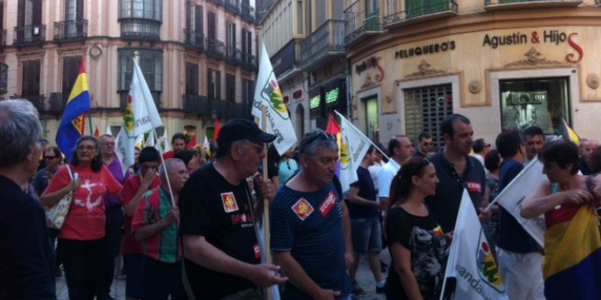 Mil personas se manifiestan en Málaga por un referéndum sobre la Monarquía