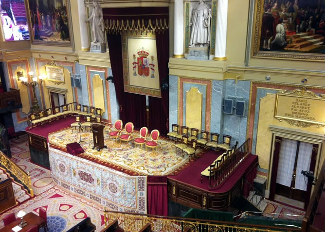 Primeras imágenes del estrado habilitado en el Congreso de los Diputados para la proclamación del rey Felipe VI.