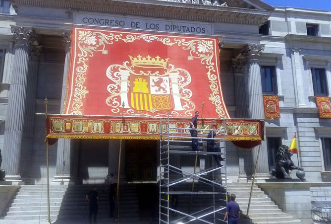 El exterior del Congreso de los Diputados, preparado para la proclamación del rey Felipe VI.