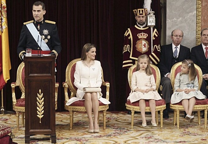 El rei Felip VI pronuncia el seu discurs al Congrés en presència de familia reial