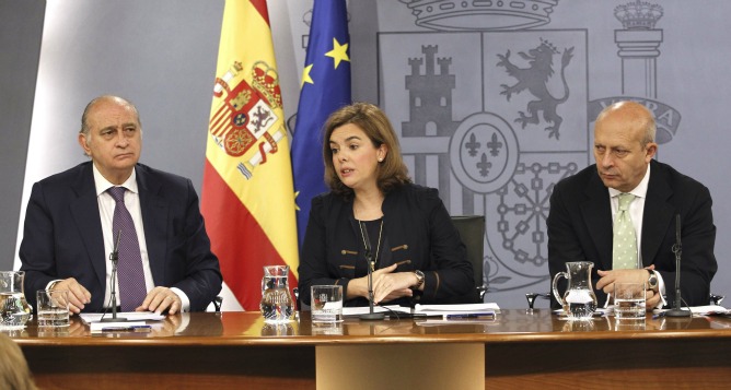 El ministro del Interior, Jorge Fernández Díaz, la vicepresidenta del Gobierno, Soraya Sáenz de Santamaría, y el ministro de Educación, José Ignacio Wert