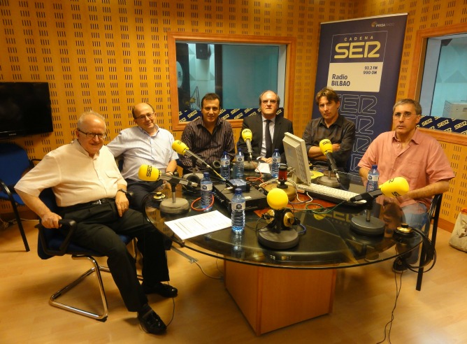 De izquierda a derecha: José Martí Gómez, Ander Gurrutxaga, Iñaki García Arrazabalaga, Ángel Gabilondo, Javier del Pino y Joseba Urrusolo Sistiaga. De izquierda a derecha: José Martí Gómez, Ander Gurrutxaga, Iñaki García Arrazabalaga, Ángel Gabilondo, Javier del Pino y Joseba Urrusolo Sistiaga.
