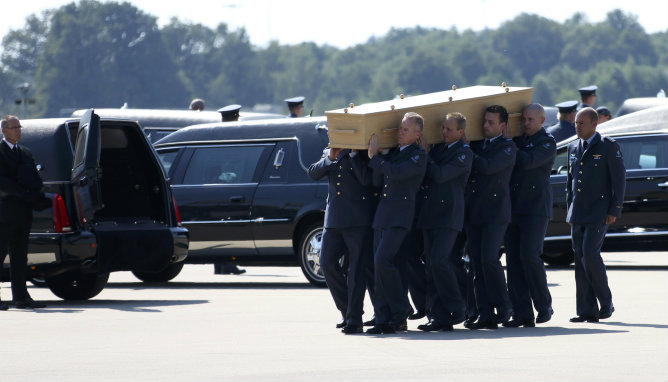 Llegada a Holanda de las víctimas del MH17 derribado en Ucrania