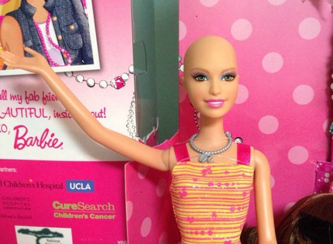'Ella Barbie Quimioterapia', la muñeca solidaria.