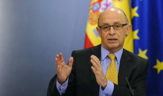 El Ministro de Hacienda, Cristobal Montoro, compareciendo ante la prensa
