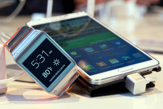 Samsung Galaxy Note 4 y el reloj inteligente Samsung Gear S, nuevos productos presentados por Samsung.