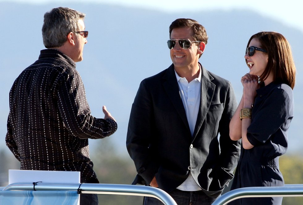 Peter Segal, Steve Carell y Anne Hathaway durante el rodaje de 'Superagente 86'