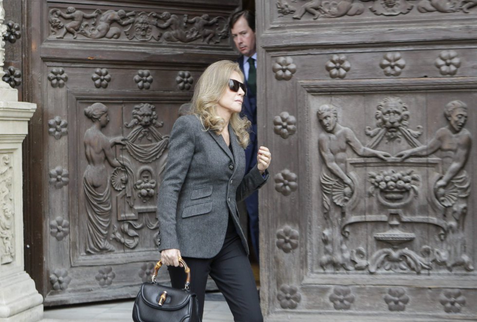 La empresaria Alicia Koplowitz saliendo esta tarde del Ayuntamiento de Sevilla donde ha visitado la capilla ardiente de la XVIII duquesa de Alba. La empresaria Alicia Koplowitz saliendo esta tarde del Ayuntamiento de Sevilla donde ha visitado la capilla ardiente de la XVIII duquesa de Alba.