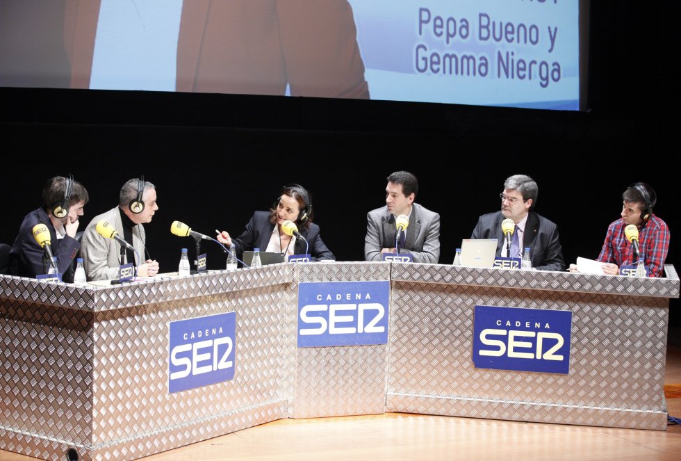 Pepa Buena modera una mesa redonda sobre empleo juvenil con Luis Cañada Vicinay, presidente de Novia Salcedo, el economista Josu Ferreiro y el consejero de empleo y asuntos sociales, Juan María Aburto Pepa Buena modera una mesa redonda sobre empleo juvenil con Luis Cañada Vicinay, presidente de Novia Salcedo, el economista Josu Ferreiro y el consejero de empleo y asuntos sociales, Juan María Aburto