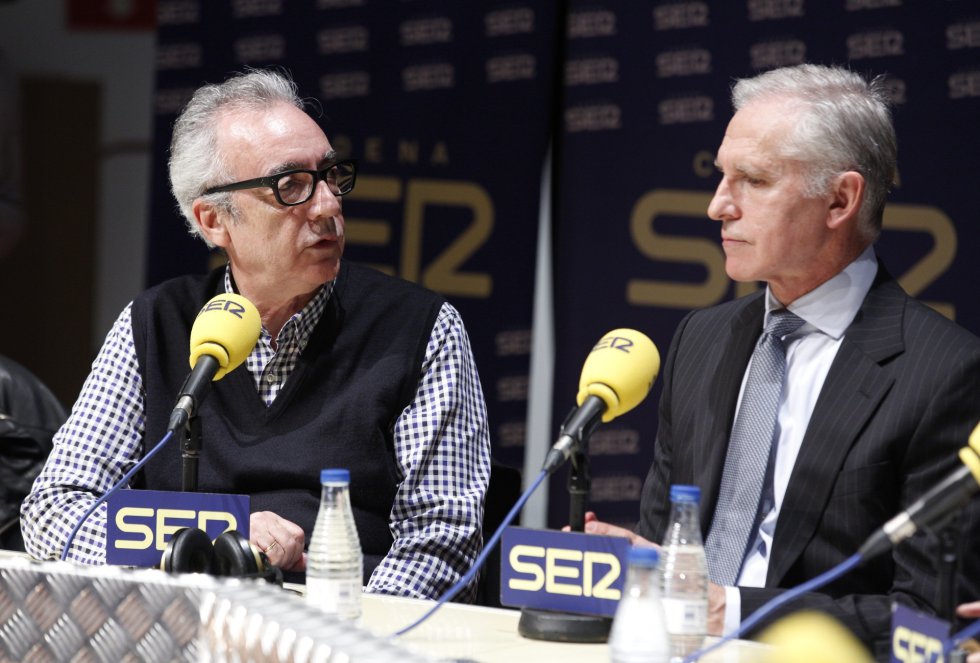 El escritor Juan José Millás y el director del museo Guggenheim Bilbao, Juan Ignacio Vidarte, conversan en el 'Hoy por Hoy' celebrado en el auditorio del museo El escritor Juan José Millás y el director del museo Guggenheim Bilbao, Juan Ignacio Vidarte, conversan en el 'Hoy por Hoy' celebrado en el auditorio del museo