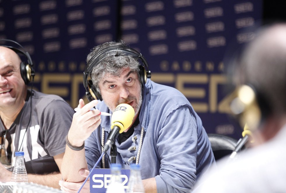 Paco 'el becario' y 'el Yuyu' charlan con Jordi Martí en el 'Hoy por Hoy' realizado en Bilbao con motivo del Foro internacional de Empleo juvenil Paco 'el becario' y 'el Yuyu' charlan con Jordi Martí en el 'Hoy por Hoy' realizado en Bilbao con motivo del Foro internacional de Empleo juvenil