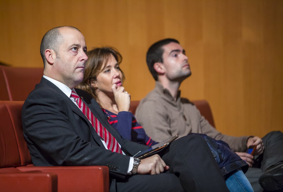 El concejal bilbaino de euskera, juventud y deporte, Sabin Anuzita, sigue el programa atentamente El concejal bilbaino de euskera, juventud y deporte, Sabin Anuzita, sigue el programa atentamente