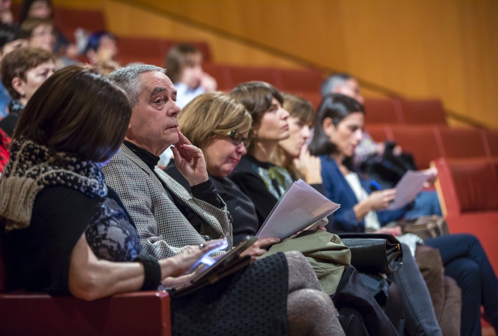 Los responsables de la Fundación Novia Salcedo, Luis Cañada Vicinay y Begoña Etxebarria, entre el público del 'Hoy por Hoy' dedicado al foro internacional de empleo juvenil Los responsables de la Fundación Novia Salcedo, Luis Cañada Vicinay y Begoña Etxebarria, entre el público del 'Hoy por Hoy' dedicado al foro internacional de empleo juvenil