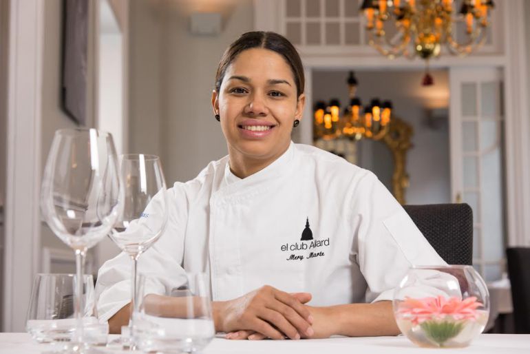 La dominicana María Marte, chef de El Club Allard, acaba de revalidar las dos estrellas Michelin con las que contaba el restaurante.
