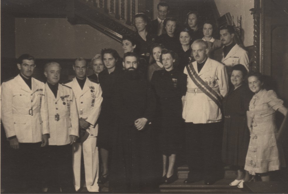 Personal de la Legación de España en Rumania en 1943.