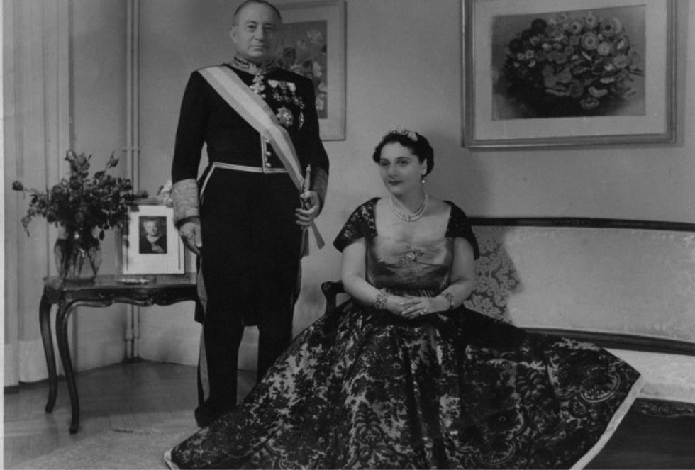 Sebastián Romero de Radigales, cónsul general en Atenas en 1943, junto a su esposa Elena Cutava.